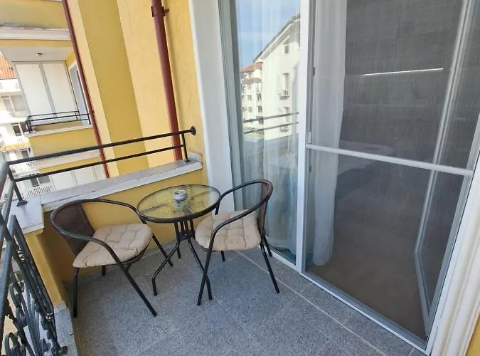 за гости магнолия резиденс * Słoneczny Brzeg